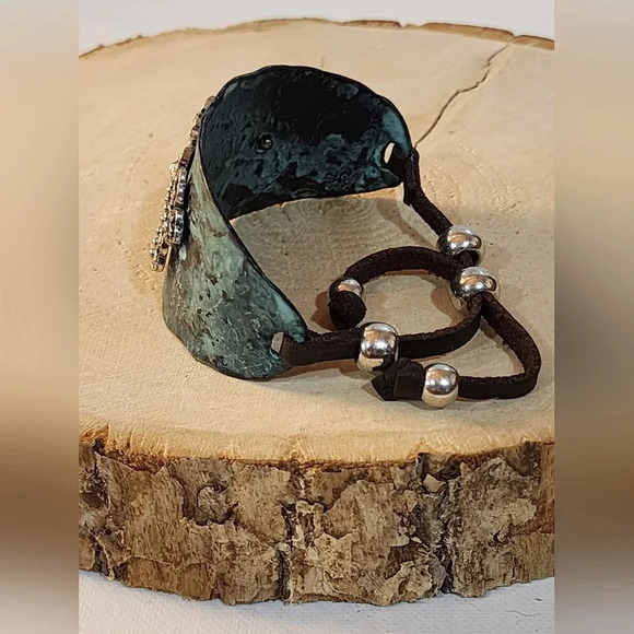 Turquoise distressed cuff bracelet with 3 crosses with rhinestones - Picture 3 of 4